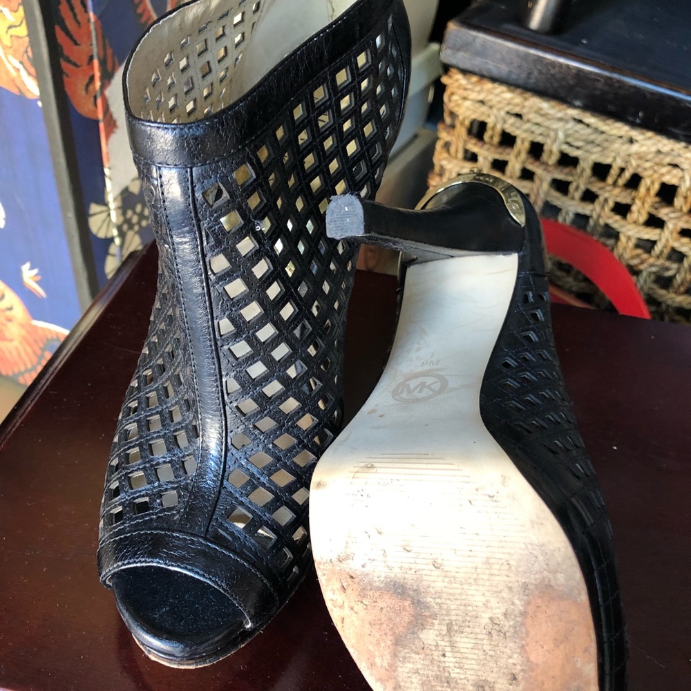 Lady booties - Picture 3 of 6